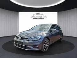Weiß (pure white) Gebraucht 2018 VW Golf VII Comfortline Kombi | 19.260 € (Etwas zu teuer)