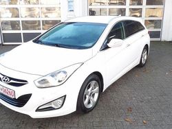 Creamy white Gebraucht 2015 Hyundai i40 Style Kombi | 8.950 € (Fairer Preis)