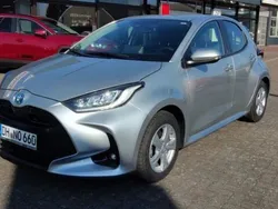 Silber Gebraucht 2024 Toyota Yaris Hybrid Team Kleinwagen | 29.570 € (Teuer)