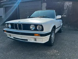 Weiß Gebraucht 1990 BMW 318 Basis Kombi | 1.800 €