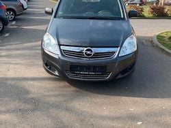 Grün Gebraucht 2009 Opel Zafira Sport Van / Kleinbus | 6.700 € (Teuer)