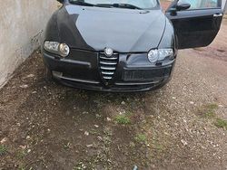 Grau Gebraucht 2000 Alfa Romeo 147 Kleinwagen | 650 €