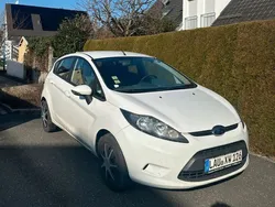 Weiß Gebraucht 2009 Ford Fiesta Ambiente Kleinwagen | 2.100 € (Fairer Preis)
