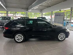 Schwarz Gebraucht 2023 Skoda Octavia Business Line Kombi | 23.500 € (Guter Preis)