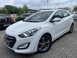 Weiß Gebraucht 2015 Hyundai i30 Style Limousine | 7.390 € (Fairer Preis)