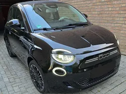 Schwarz Gebraucht 2022 Fiat 500e La Prima Cabrio | 25.000 € (Etwas zu teuer)