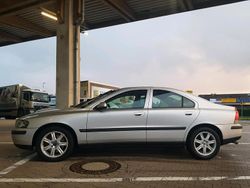 Silber Gebraucht 2002 Volvo S60 Limousine | 2.390 € (Fairer Preis)