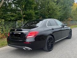 Schwarz Gebraucht 2017 Mercedes E220 Limousine | 20.500 € (Etwas zu teuer)