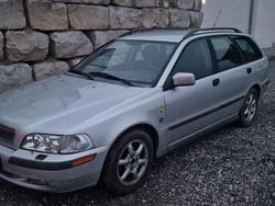 Grau Gebraucht 2000 Volvo V40 Kombi | 300 €