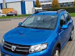 Blau Gebraucht 2014 Dacia Sandero Stepway Limousine | 6.250 € (Teuer)