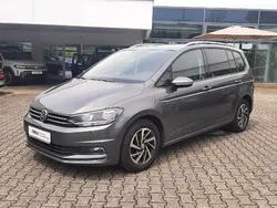 Grau Gebraucht 2019 VW Touran Comfortline Van / Kleinbus | 16.940 € (Fairer Preis)