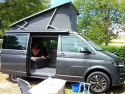 Schwarz Gebraucht 2024 VW T6.1 California Van | 73.500 €