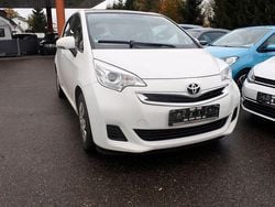 Weiß Gebraucht 2015 Toyota Verso-S Life Van / Kleinbus | 5.999 € (Guter Preis)