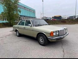 Grün Gebraucht 1983 Mercedes E280 Limousine | 7.000 €