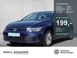 Blau Gebraucht 2021 VW Golf VIII Life Limousine | 18.640 € (Guter Preis)