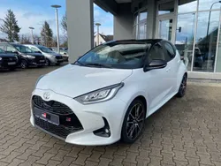 Perlmutt weiß Gebraucht 2024 Toyota Yaris Sport | 26.999 € (Etwas zu teuer)