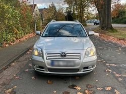 Silber Gebraucht 2004 Toyota Avensis Kombi | 1.800 € (Teuer)