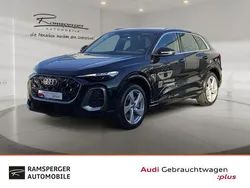 Schwarz (mythosschwarz metallic) Gebraucht 2025 Audi Q5 Ambiente SUV | 70.880 € (Fairer Preis)