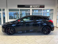 Schwarz Gebraucht 2017 Ford Focus ST-Line Limousine | 15.490 € (Etwas zu teuer)