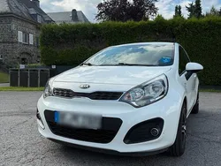 Weiß Gebraucht 2014 Kia Rio 2 Kleinwagen | 5.400 € (Fairer Preis)