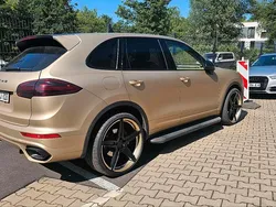 Gold Gebraucht 2016 Porsche Cayenne SUV | 42.000 € (Teuer)
