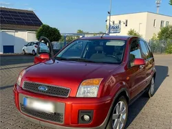 Rot Gebraucht 2007 Ford Fusion Kleinwagen | 1.950 € (Guter Preis)