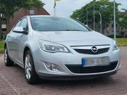Silber Gebraucht 2011 Opel Astra Design Edition Kleinwagen | 6.999 € (Fairer Preis)