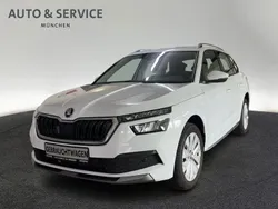 2y moonweiss metallic met. Gebraucht 2022 Skoda Kamiq Style SUV | 24.860 € (Fairer Preis)