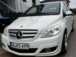 Weiß Gebraucht 2009 Mercedes B200 Van / Kleinbus | 5.950 € (Fairer Preis)