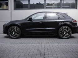 Schwarz Gebraucht 2023 Porsche Macan SUV | 76.900 € (Teuer)