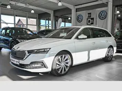 Moonweiss metallic met. Gebraucht 2023 Skoda Octavia Style Kombi | 29.990 € (Fairer Preis)
