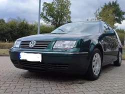 Grün Gebraucht 2002 VW Bora Limousine | 2.499 € (Teuer)