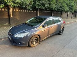 Grau Gebraucht 2011 Ford Focus Titanium Limousine | 3.600 € (Guter Preis)