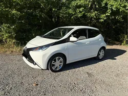 Weiß Gebraucht 2014 Toyota Aygo X-play Kleinwagen | 6.000 € (Fairer Preis)