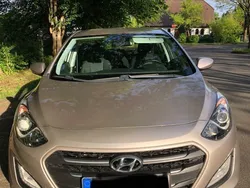 Beige Gebraucht 2016 Hyundai i30 Classic Limousine | 9.300 € (Fairer Preis)