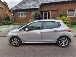 Silber Gebraucht 2015 Peugeot 208 Active Kleinwagen | 4.750 € (Guter Preis)
