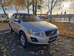 Silber Gebraucht 2009 Volvo XC60 Kinetic SUV | 10.999 € (Etwas zu teuer)
