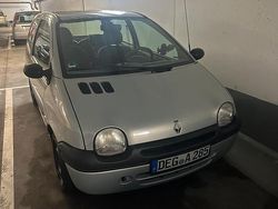 Grau Gebraucht 2005 Renault Twingo Kleinwagen | 800 €