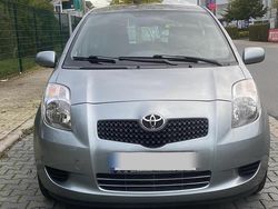 Grau Gebraucht 2006 Toyota Yaris Limousine | 2.850 € (Fairer Preis)
