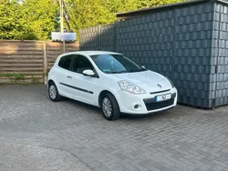 Weiß Gebraucht 2011 Renault Clio II Kleinwagen | 2.899 € (Etwas zu teuer)