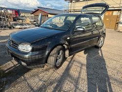 Grau Gebraucht 2002 VW Golf IV Kleinwagen | 3.000 € (Teuer)