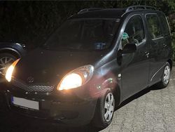 Schwarz Gebraucht 2004 Toyota Yaris Kombi | 5.000 €