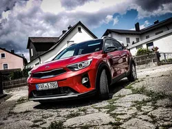 Rot Gebraucht 2017 Kia Stonic Platinum SUV | 12.500 € (Fairer Preis)