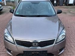 Beige Gebraucht 2011 Kia Ceed Vision Limousine | 3.750 € (Superpreis)