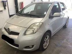 Silber Gebraucht 2011 Daihatsu Charade Kleinwagen | 5.790 €