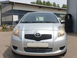 Grau Gebraucht 2006 Toyota Yaris Luna Limousine | 2.700 € (Fairer Preis)