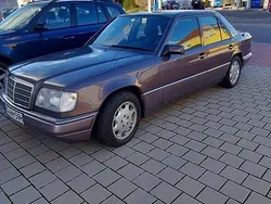 Braun Gebraucht 1994 Mercedes E320 Limousine | 14.000 €
