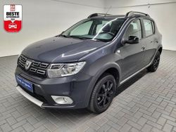 Grau (cometegraumet.) Gebraucht 2021 Dacia Sandero Stepway Kleinwagen | 13.940 € (Fairer Preis)