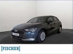 Grau Gebraucht 2025 Audi A3 Sportback Advanced Limousine | 42.000 € (Teuer)
