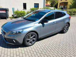 Grau Gebraucht 2014 Volvo V40 CC Kombi | 11.450 € (Etwas zu teuer)